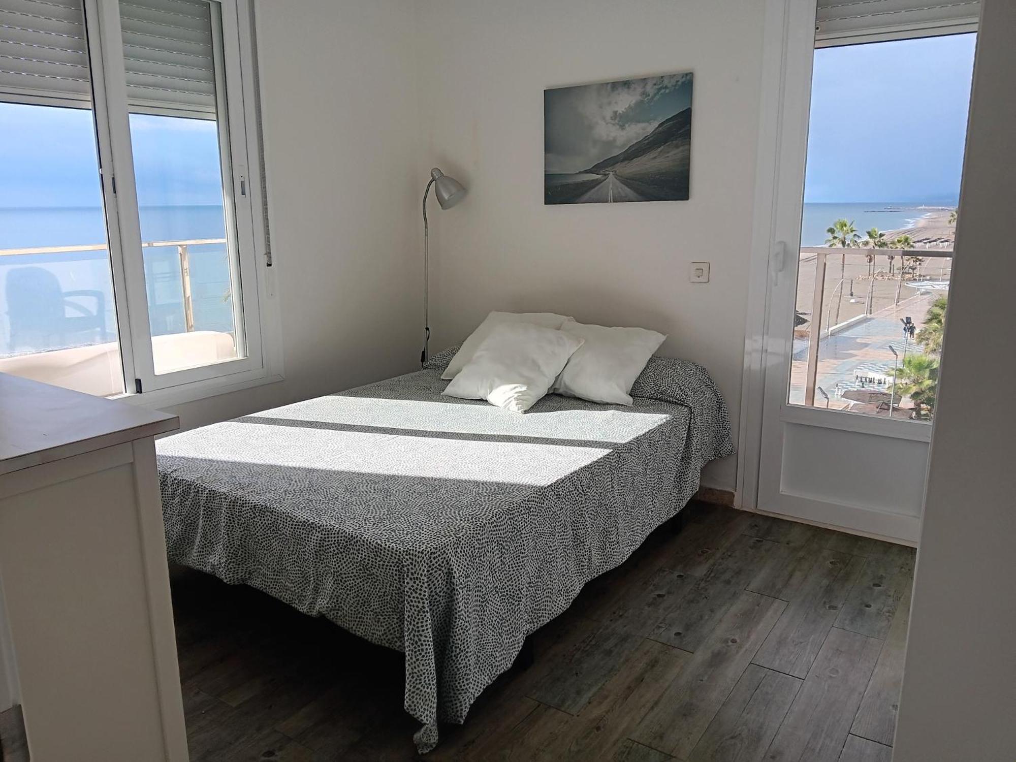 Alojamiento Iberia Playa Estepona Exterior photo